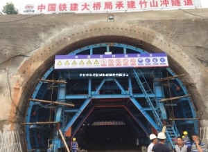 广东高铁液压二衬台车-湖南隧道衬砌台车